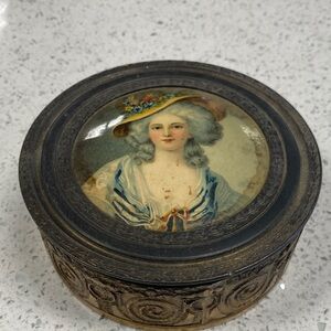Antique powder Box with Portrait & original hlass insert